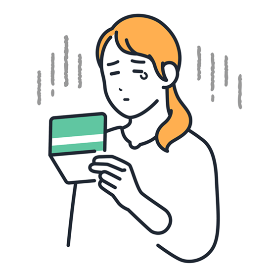 通帳を眺める女性